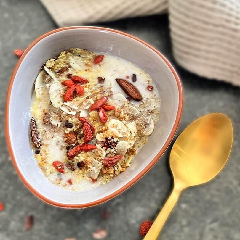 Low carb és keto granola goji bogyóval és kakaóbab törettel